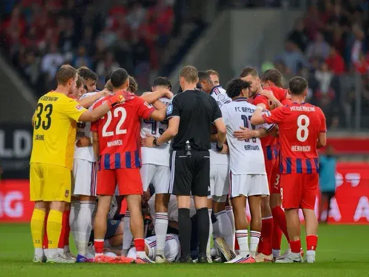 Musiala volvió a despayarse en el campo de juego y confirmó que padece una . Foto:AP