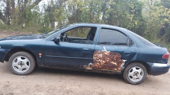 Hallan auto abandonado detrás de la cancha de Independencia: lo robaron de la puerta de una casa
