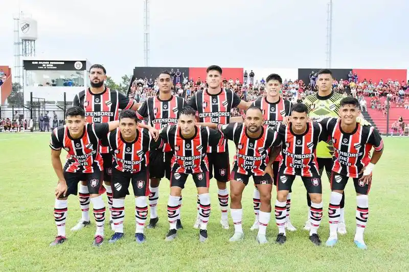 Defensores visita a Mitre el
domingo por la final de ida