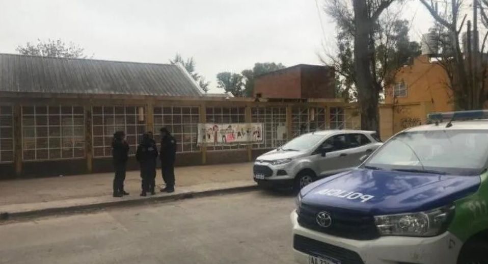 "El profe de música tocaba a las nenas y la maestra de gimnasia a los nenes"
