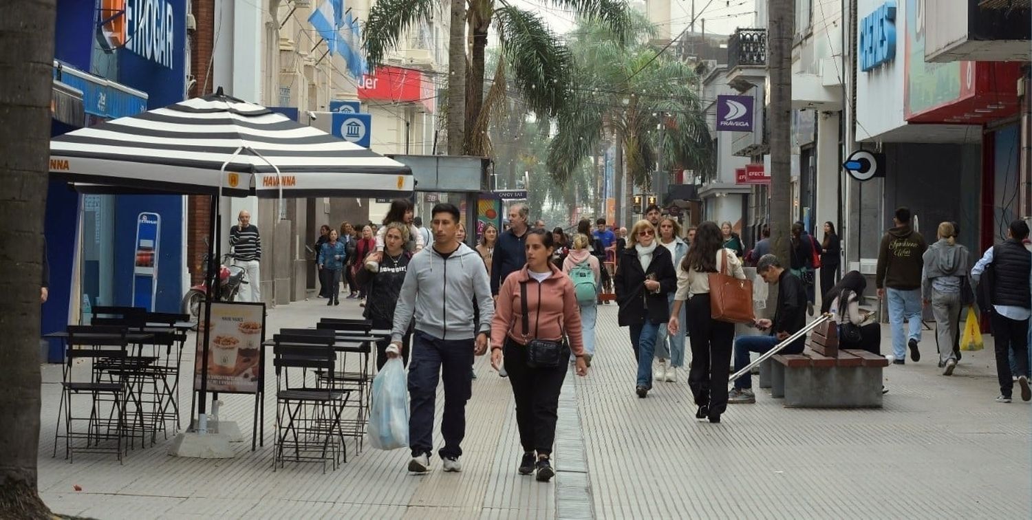 Día del Padre: expectativas moderadas y tensión por los embargos a pymes. Foto: Guillermo Di Salvatore