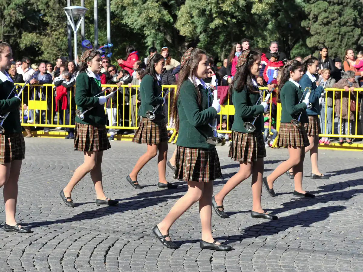 [VIDEO] La banda de la escuela Normal dejó su música en la peatonal de Córdoba