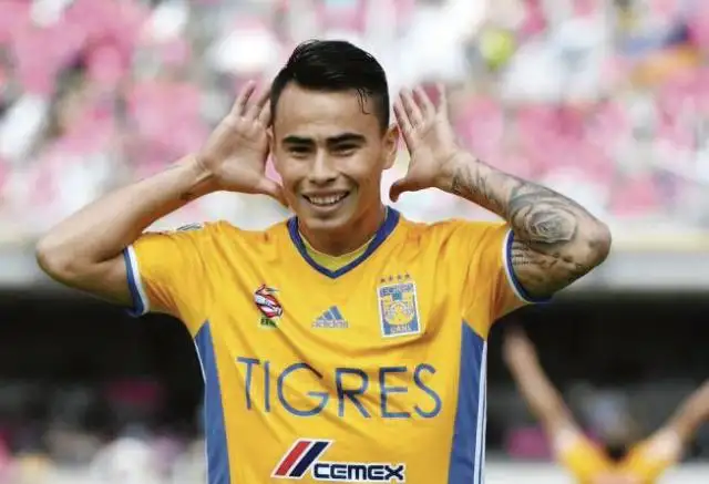 Racing gasta sus últimas fichas en Lucas Zelarayán