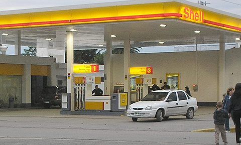 Playeros de estaciones de servicios acordaron aumento salarial y levantaron el paro