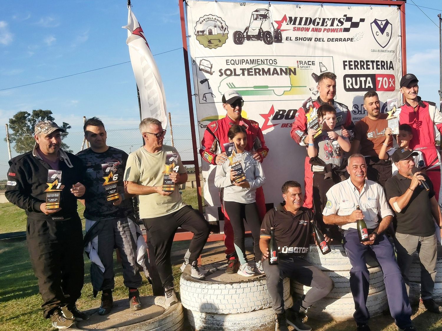 Podio de la final del Midgets Show and Power.Foto:Facebook:MSP