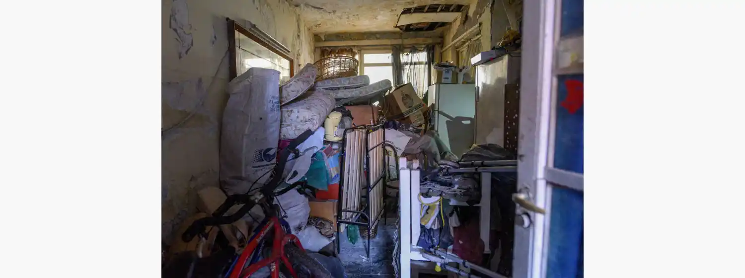 Clausuran un geriátrico por mantener "hacinados y abandonados" a nueve abuelos