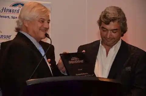 Meyer y Luciani inauguraron el Hotel Howard Johnson en Luján