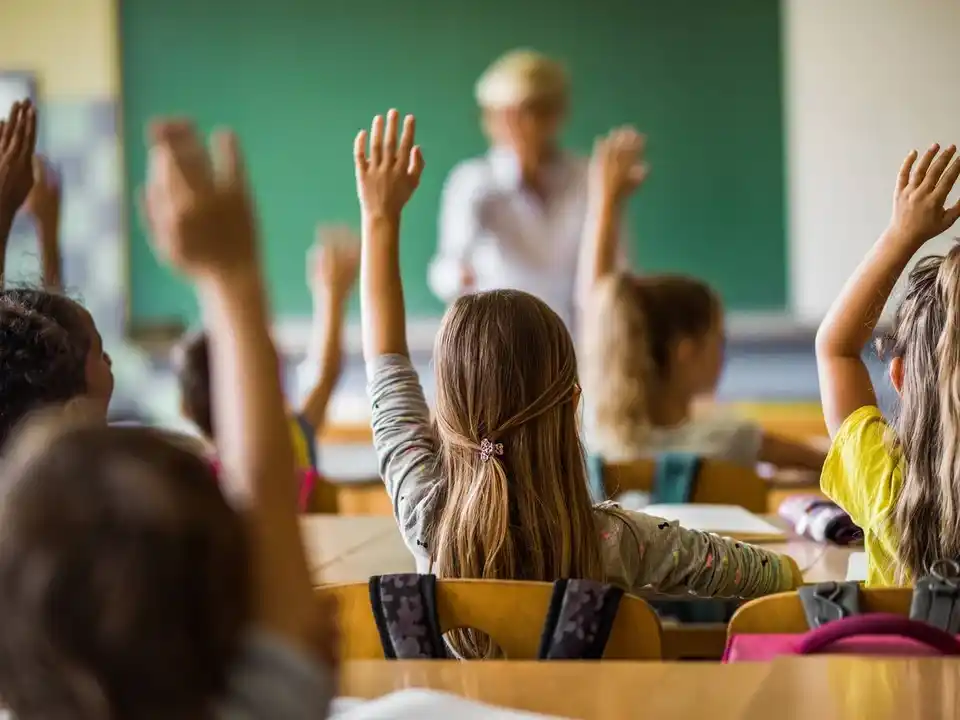 El gobierno dará “vouchers” para alumnos de colegios privados