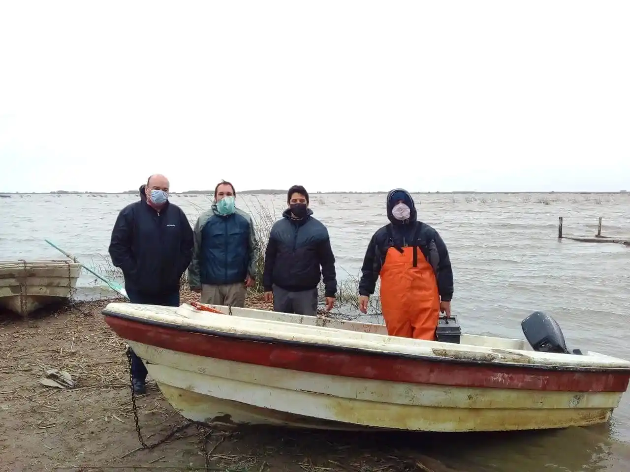 Se realizó la primera siembra de alevines de la temporada 2021 en la laguna La Salada de Lezama