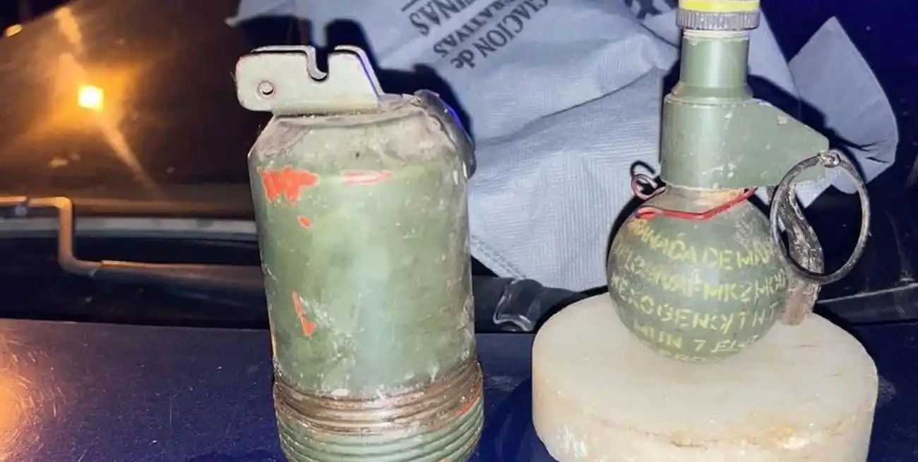 Juntaron una caja en la calle y se encontraron con dos granadas en el interior