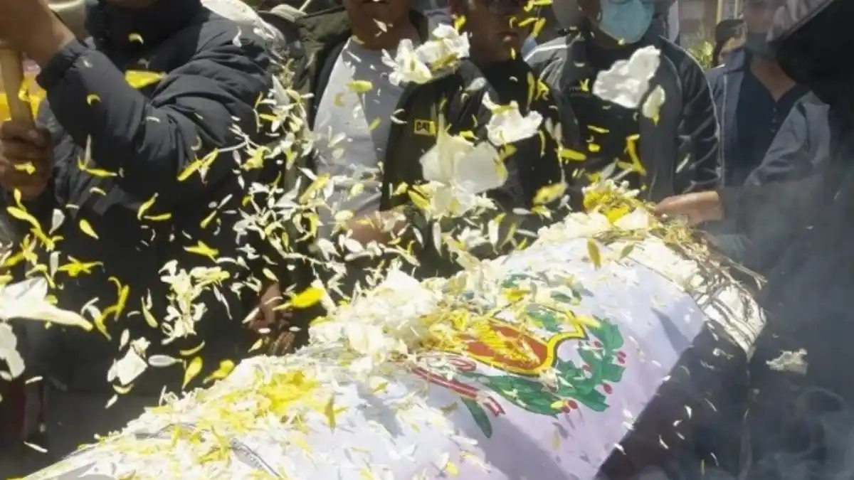 SEPELIOS MASIVOS MARCAN EL MOMENTO EN PERÚ mientras se mantienen protestas