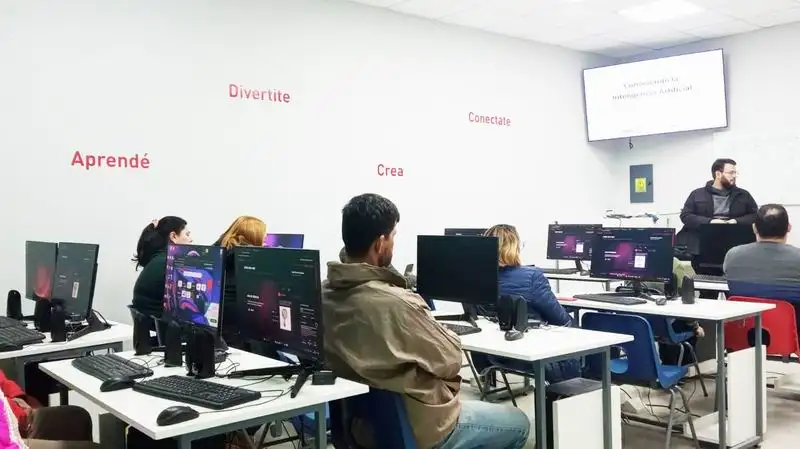 Se realizó en el CID una novedosa capacitación 
en Inteligencia Artificial para padres de familia