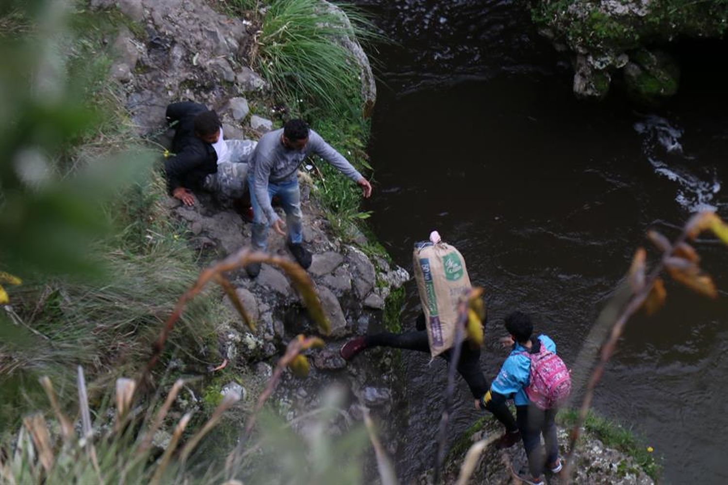 ODISEA viven los venezolanos en la frontera de Ecuador y Perú