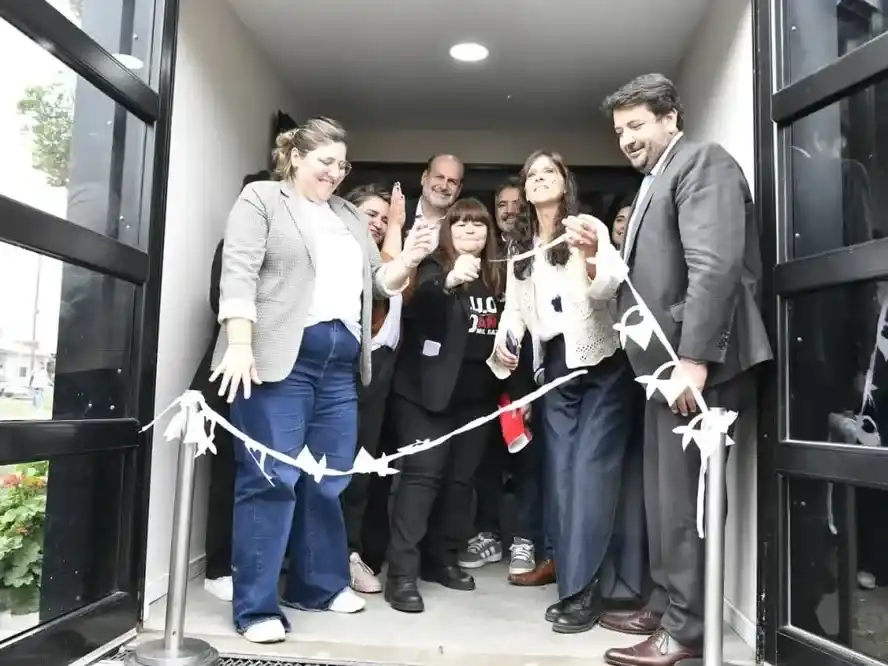 Autoridades en la apertura del Espacio de Memoria en Ingeniero White.