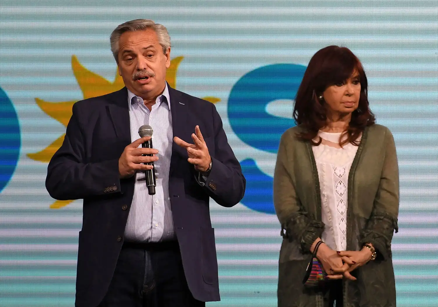 El mequetrefe y la reina, en una lucha sin cuartel por el poder
