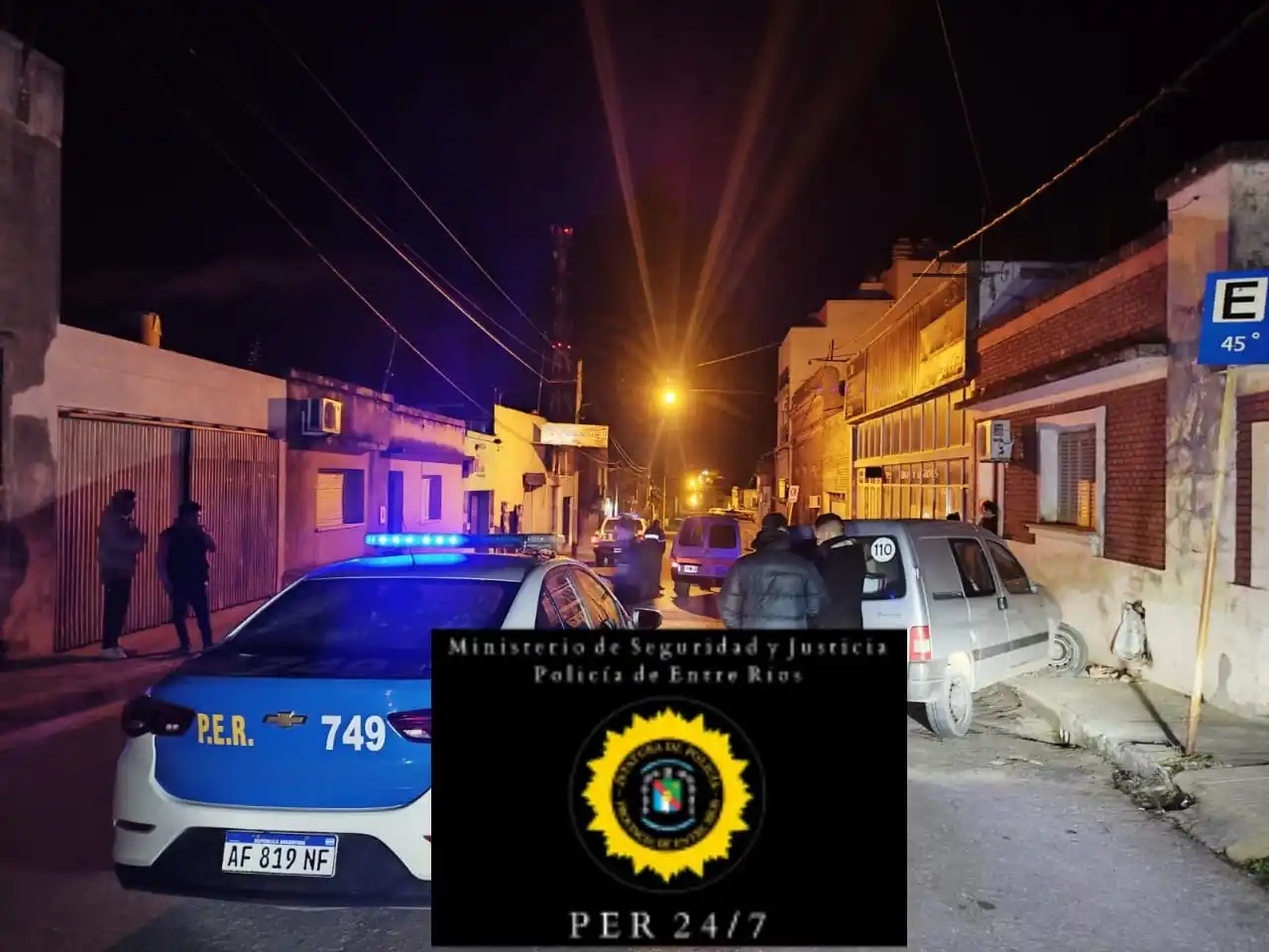 Un vehículo utilitario colisionado por una camioneta que se dio a la fuga