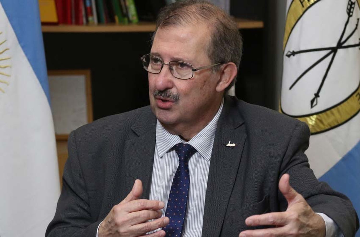 «El pico todavía está subiendo», consideró el exministro de Salud provincial, Miguel Ángel Cappiello