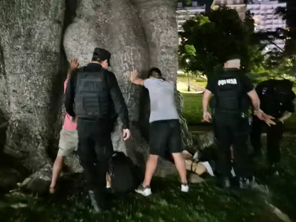 Tres cuidacoches cayeron detenidos durante los operativos de seguridad en Colectividades