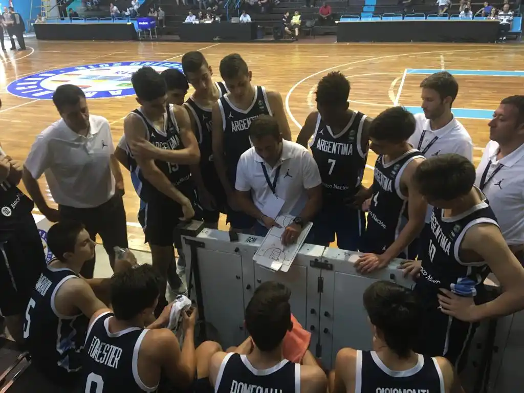 Argentina comenzó el Sudamericano con un triunfo