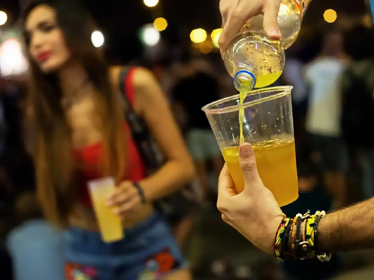 Menores que beban alcohol en la vía pública, además de la multa, deben cursar educación vial   