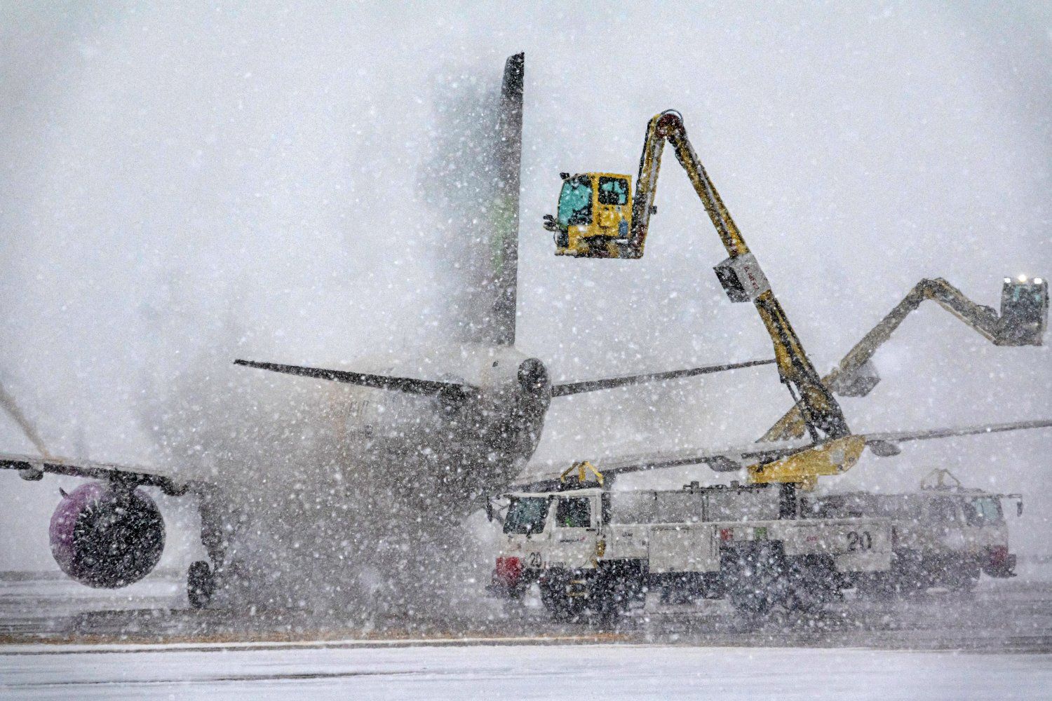 Cientos de vuelos cancelados en Estados Unidos ante el paso de la tormenta invernal Elliot