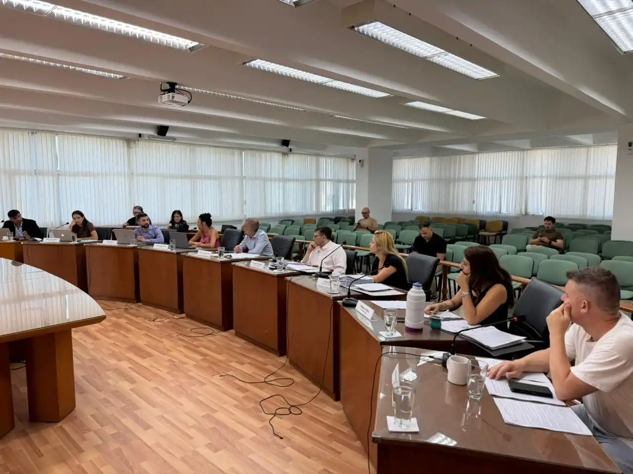 Polémica en la primera sesión con la nueva confirmación del concejo, cruces dellasanta - 1