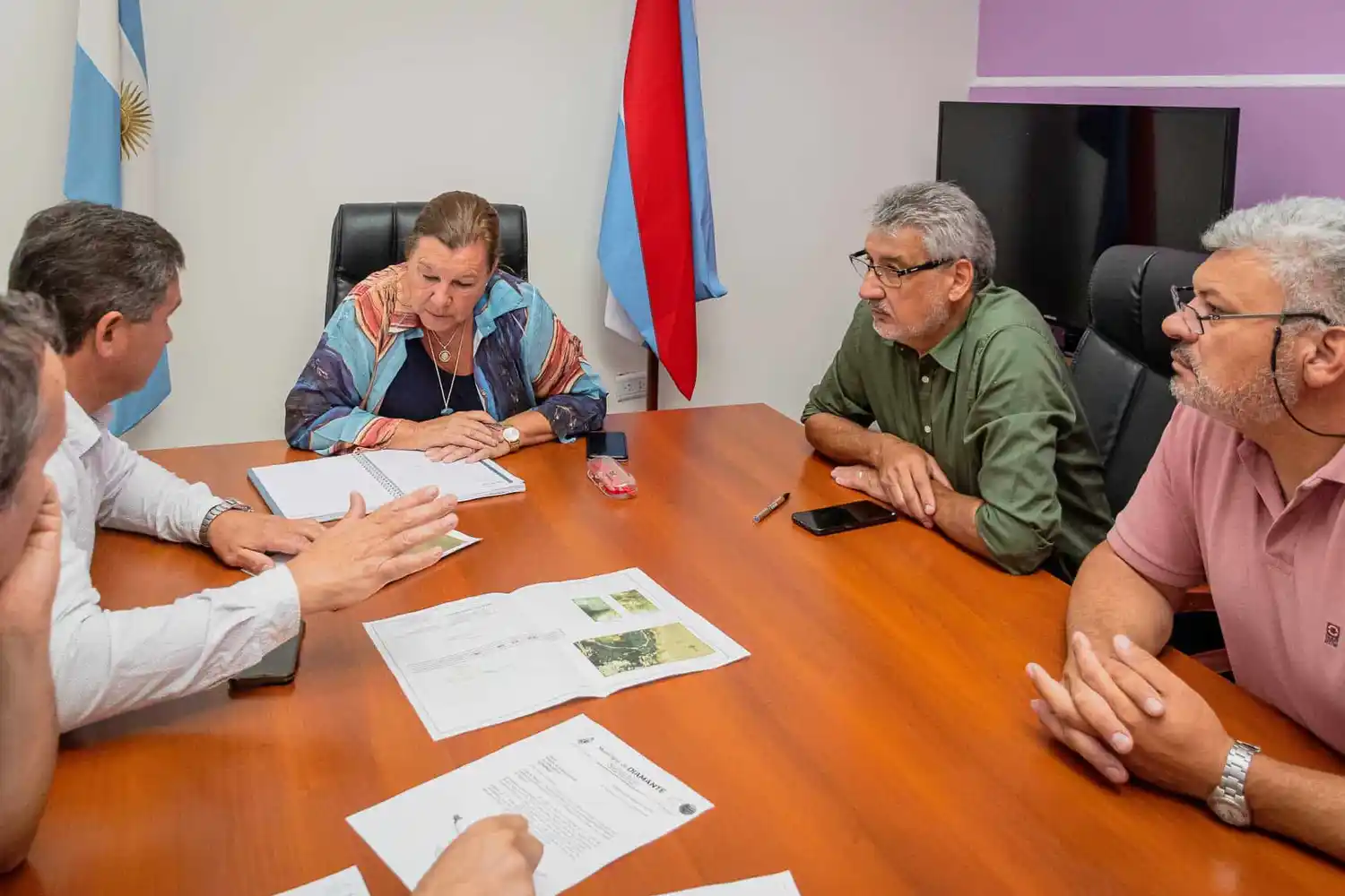 Planifican obras viales para barrios de Diamante