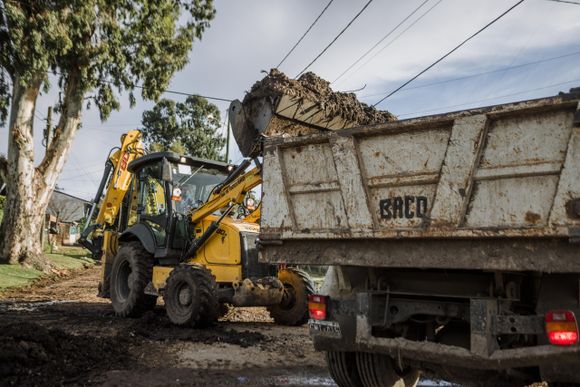 Continúan las tareas de reparación de calles y limpieza en Batán y la zona