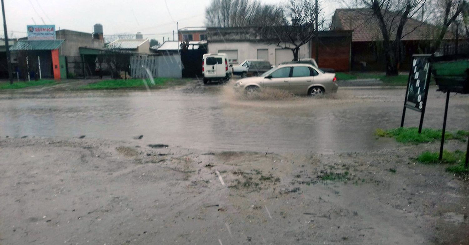 Hay 20 personas evacuadas y cesó el alerta por fuerte viento