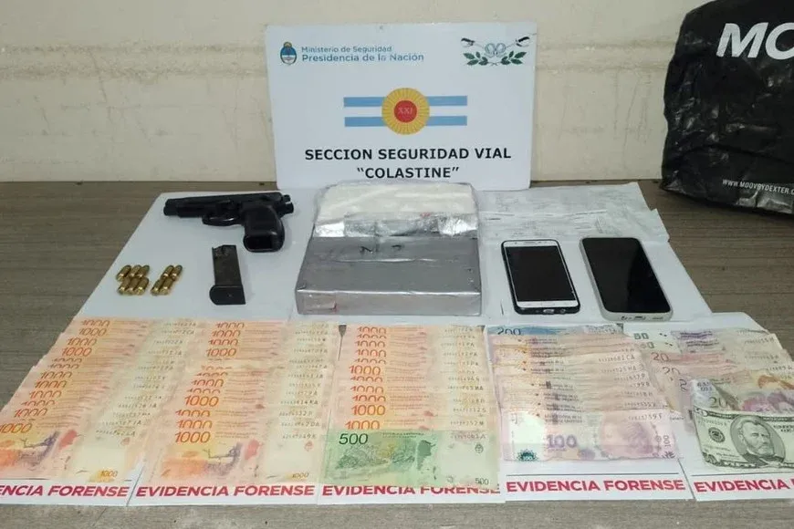 El "pasajero" llevaba 38.260 pesos argentinos, 2.000 guaraníes y 50 dólares estadounidenses.