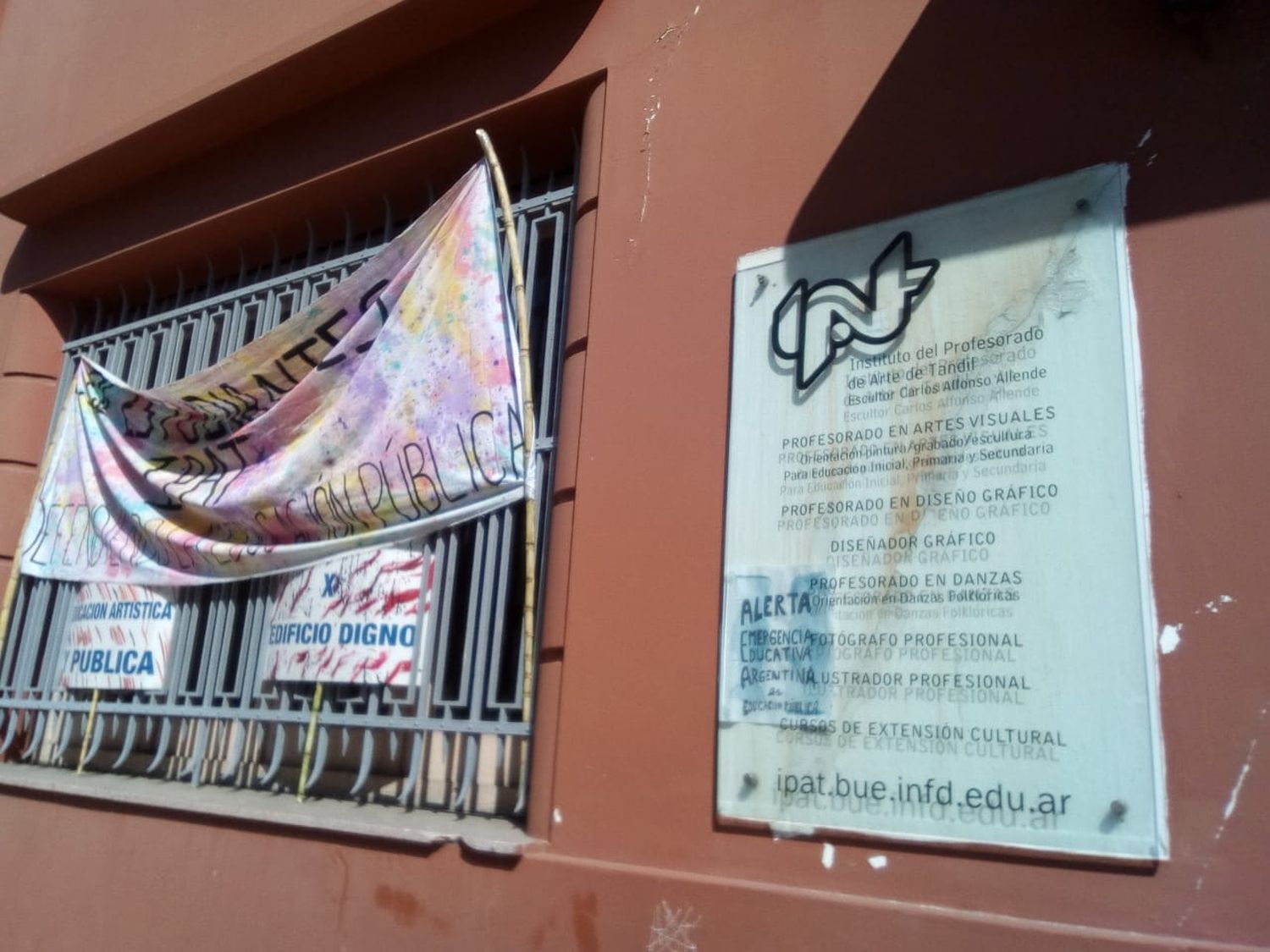 Tomaron de manera pacífica el edificio anexo del IPAT para exigir soluciones edilicias