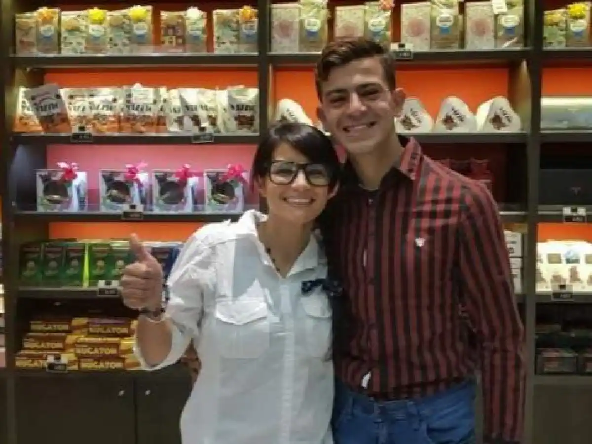 Carlos, el chico que escribió su currículum a mano, consiguió trabajo