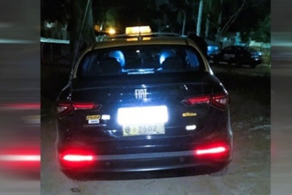 El agresor escapó con el taxi, que luego fue localizado por GPS