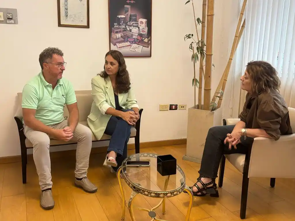 La Secretaría de Desarrollo Económico, Innovación y Empleo Patricia Imoberdof visitó  Papeltécnica