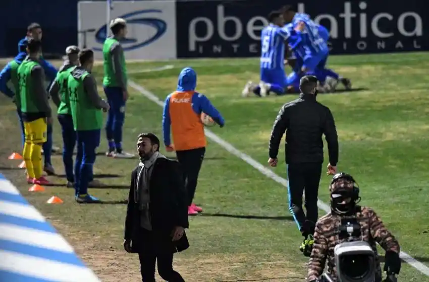 Kily González, tras la derrota en Mendoza: “Tenemos un plantel corto, vengo pidiendo refuerzos desde hace mucho”
