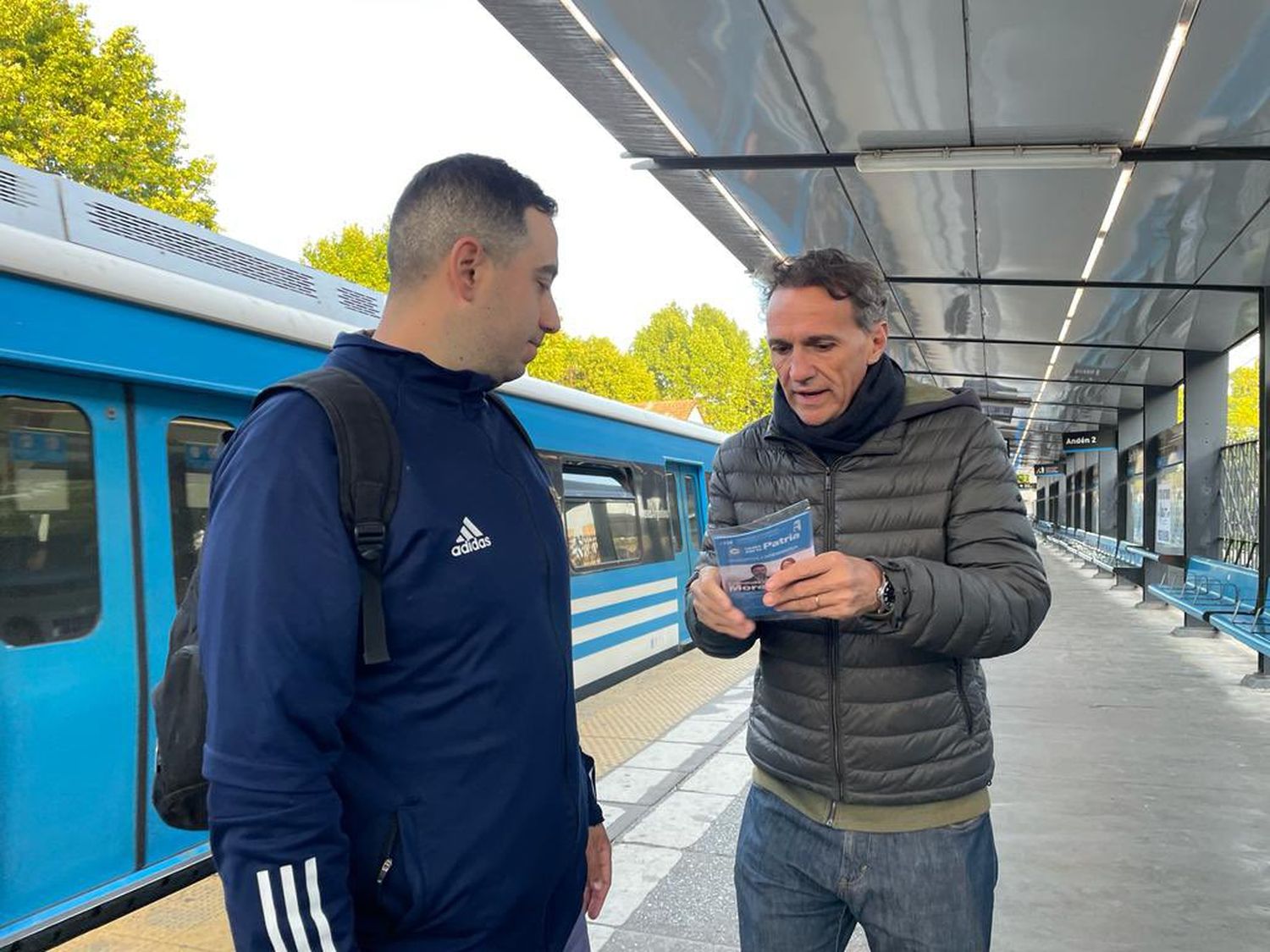 Tras su polémico 'paro activo' en la obra pública, ahora Katopodis hace campaña por Massa en las estaciones de trenes