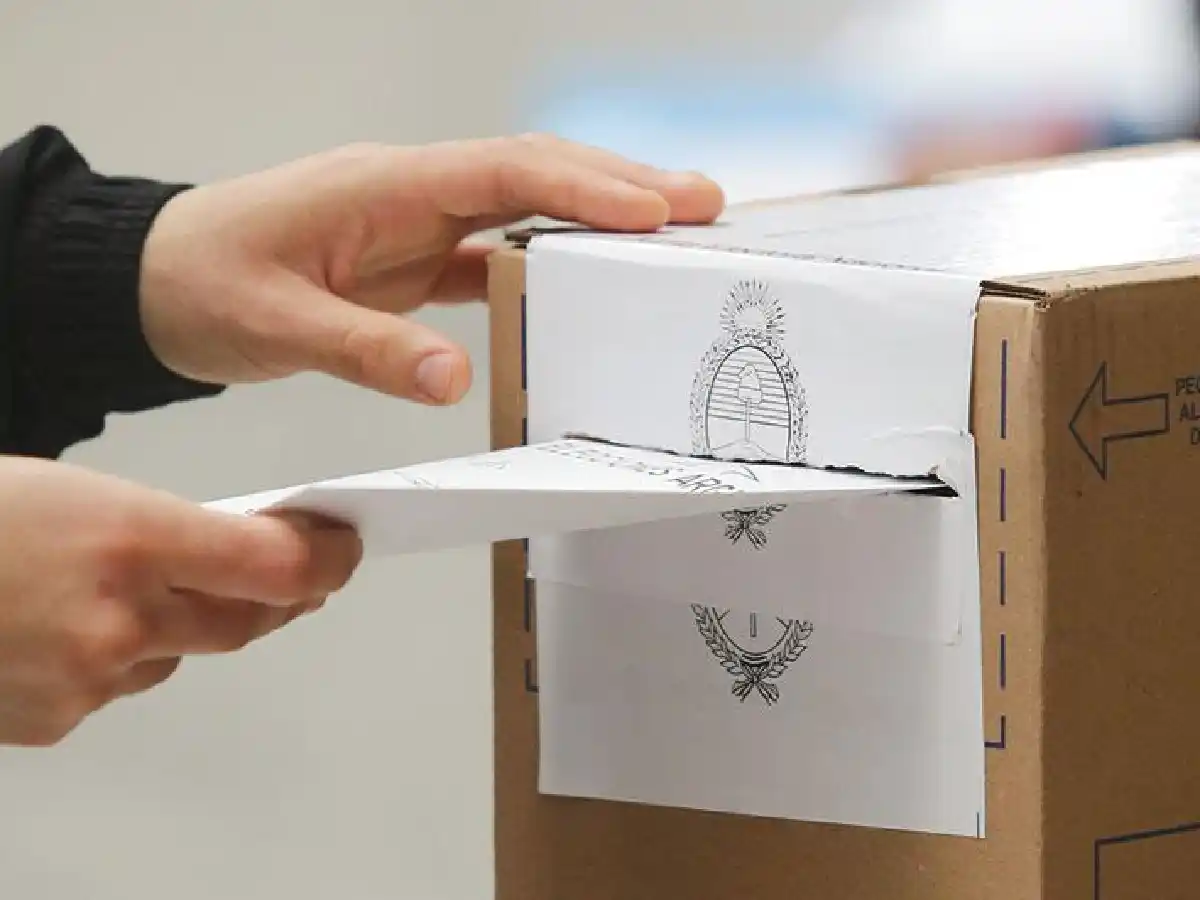 El Gobierno promulgó la ley que modifica la fecha de las PASO y las legislativas