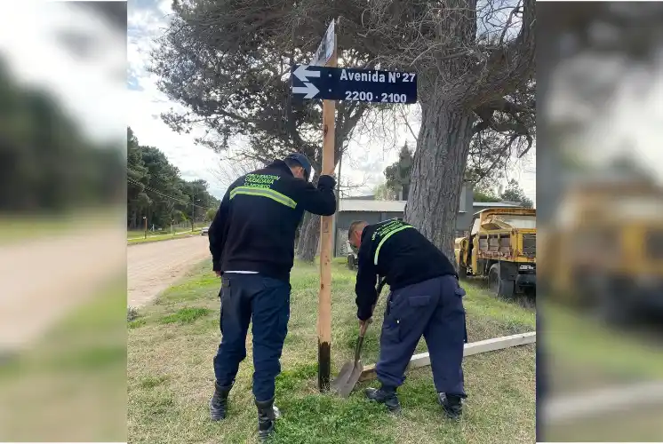 Claromecó: Colocan nueva cartelería para señalizar la dirección de las calles