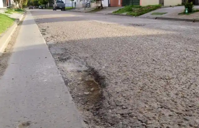 Reclamos de vecinos por importantes baches
