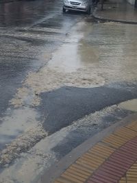 Denuncian que las cloacas rebalsan en Alsina y Pellegrini