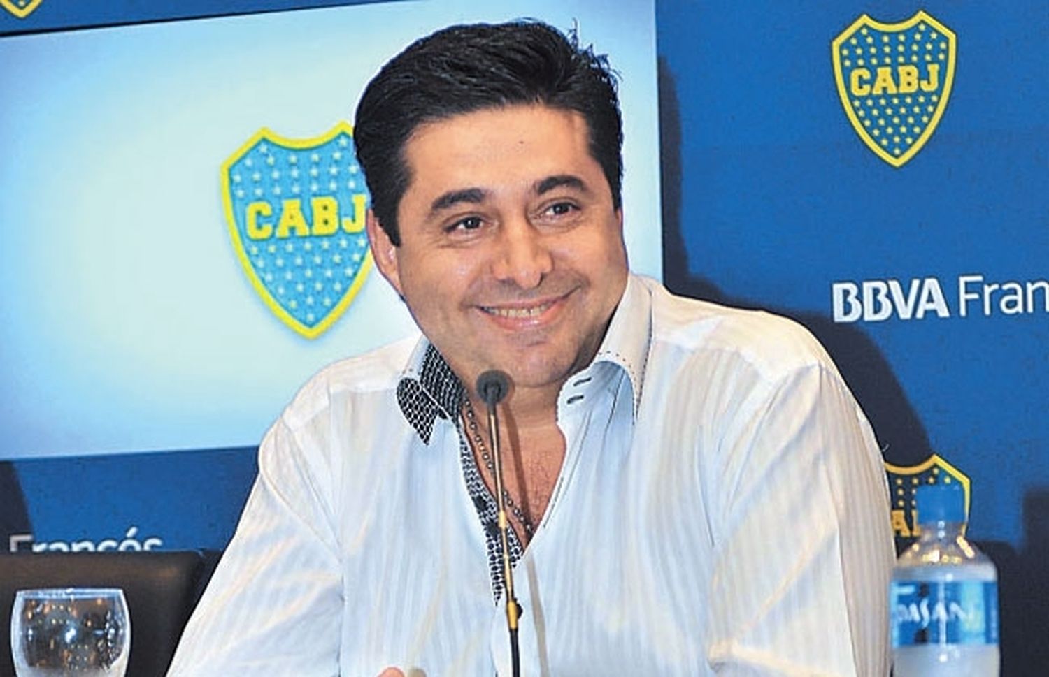 Para Angelici, Tévez volverá a Boca en 2015