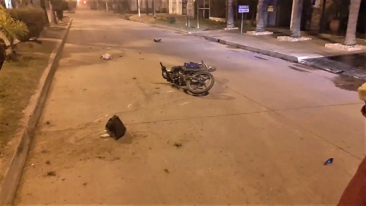Joven en grave estado tras caer de la moto en 11 de Septiembre al 2400