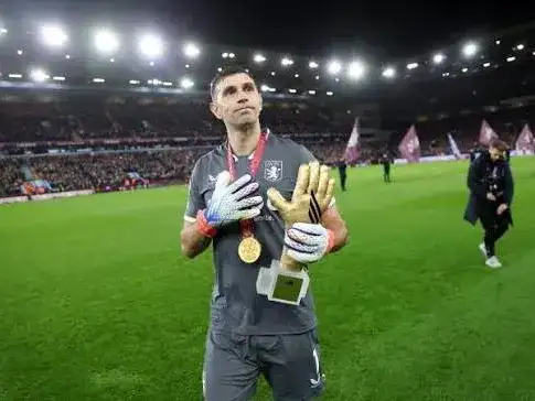 El Dibu Martínez acordó de palabra su llegada a un club grande de Inglaterra