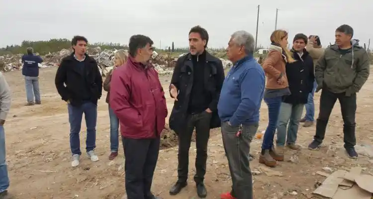 Elecciones: Junto a funcionario macrista, Salazar recorrió el basural