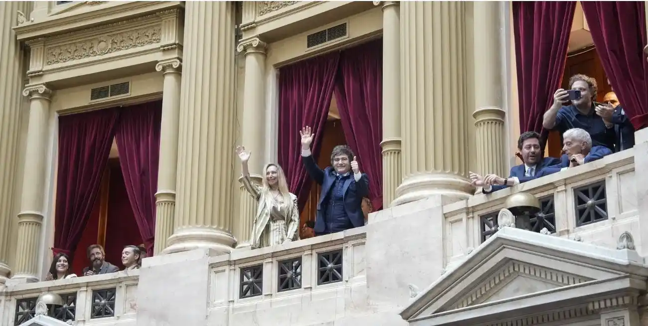 Milei siguió la jura desde uno de los palcos, en una señal política hacia el nuevo escenario legislativo.