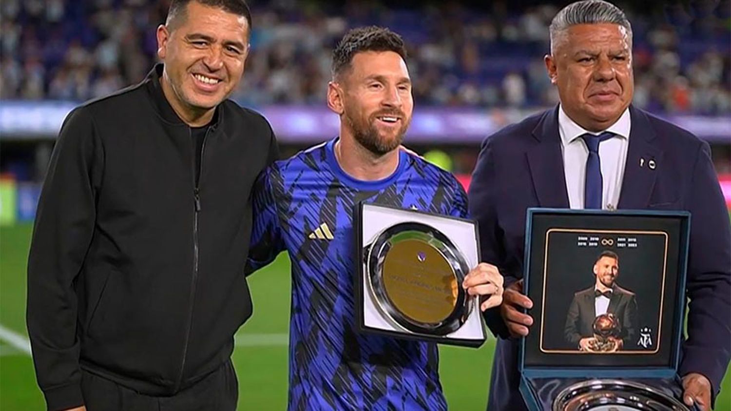 Messi y el “Dibu” Martínez recibieron reconocimientos