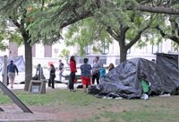Sigue el acampe frente al Municipio, a la espera de avances en la causa