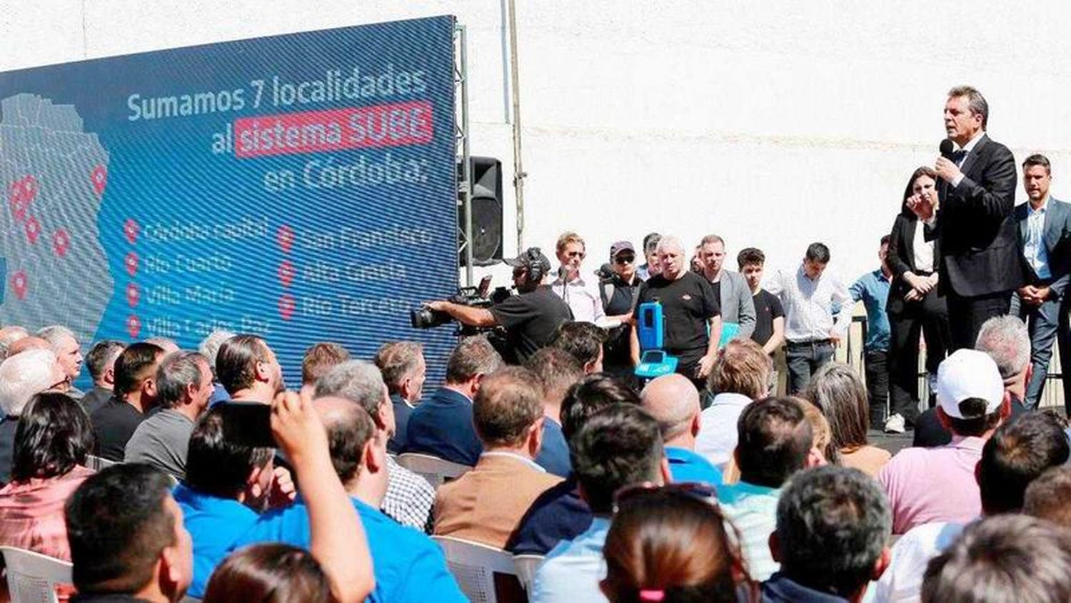 Massa convocó a Córdoba a una nueva etapa 
y aseguró que “las propuestas de Milei asustan”