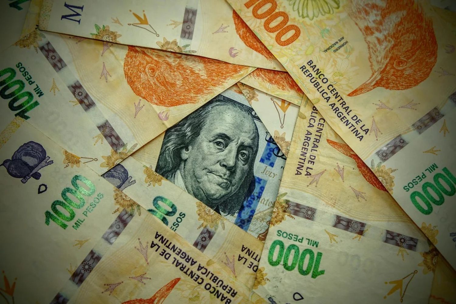 El dólar bajó tras los anuncios del Gobierno.