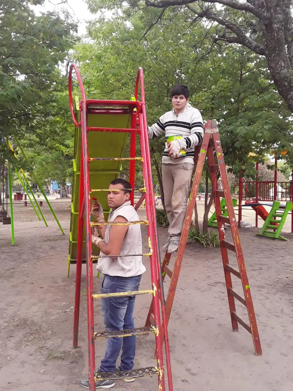 Se repintaron los juegos de Plaza de Colón